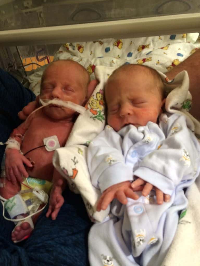 brothers first meeting NICU grads nicu twins di/di twins fraternal boys Preemie fraternal di/di twins in the niuc